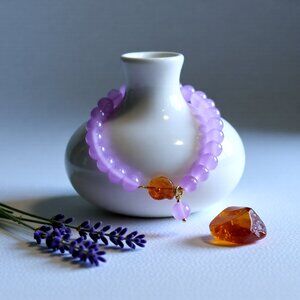 Handmade: Shimmering Lilac Stretch Bracelet with Conch Shell! Beach Spring Break